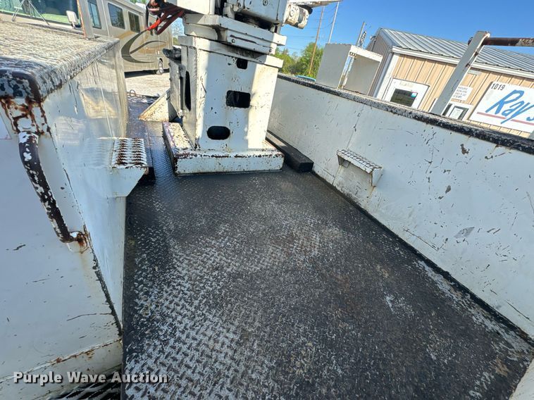 image for item EH6708 2000 International 4700 bucket truck