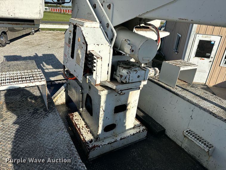 image for item EH6708 2000 International 4700 bucket truck