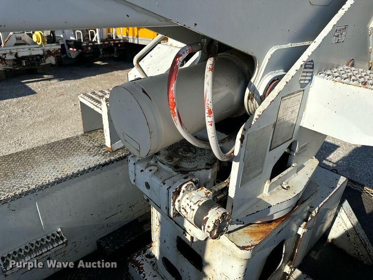 image for item EH6708 2000 International 4700 bucket truck