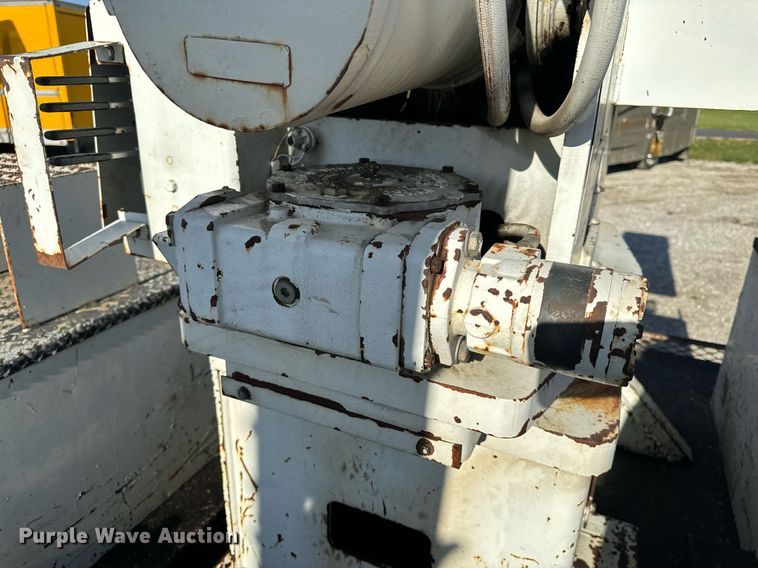 image for item EH6708 2000 International 4700 bucket truck