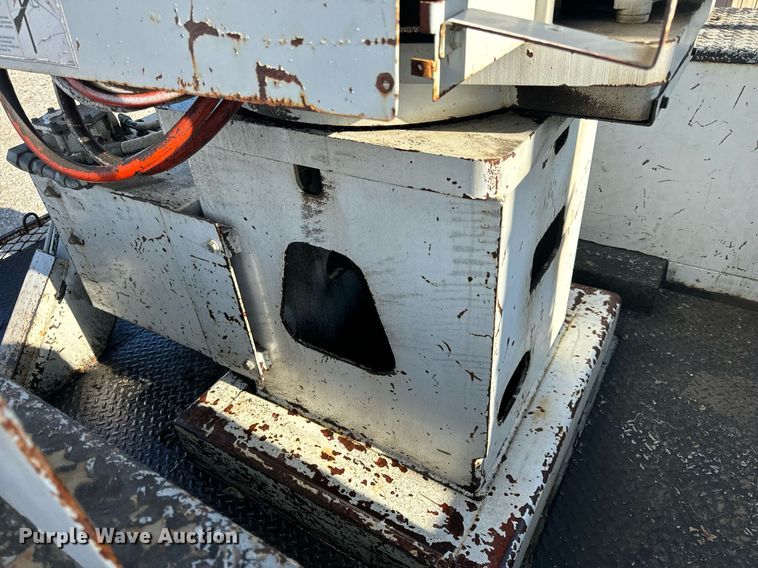 image for item EH6708 2000 International 4700 bucket truck