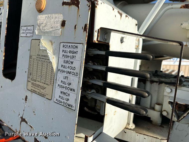 image for item EH6708 2000 International 4700 bucket truck