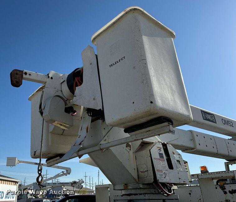image for item EH6708 2000 International 4700 bucket truck