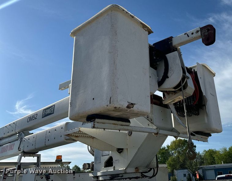 image for item EH6708 2000 International 4700 bucket truck
