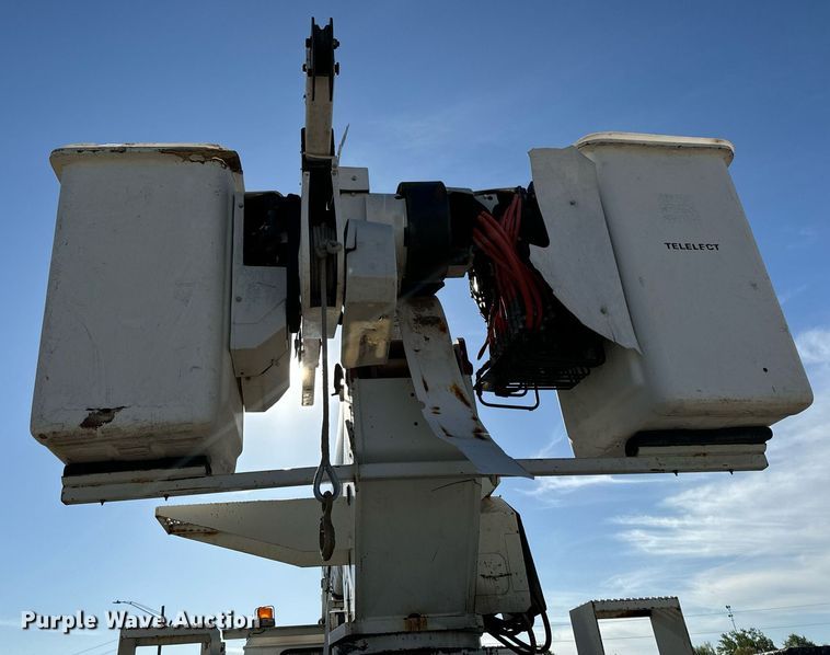 image for item EH6708 2000 International 4700 bucket truck