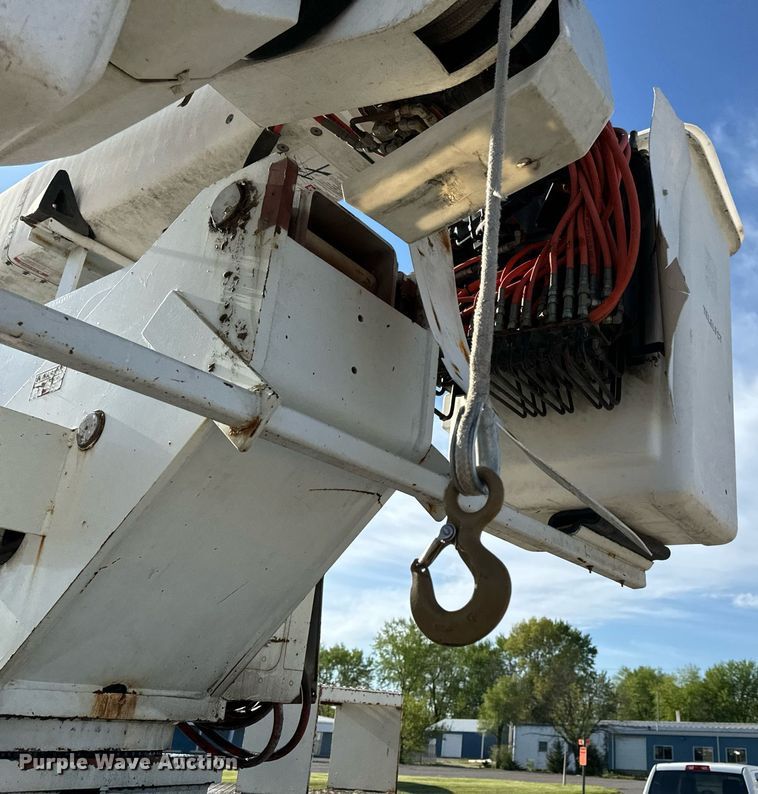 image for item EH6708 2000 International 4700 bucket truck