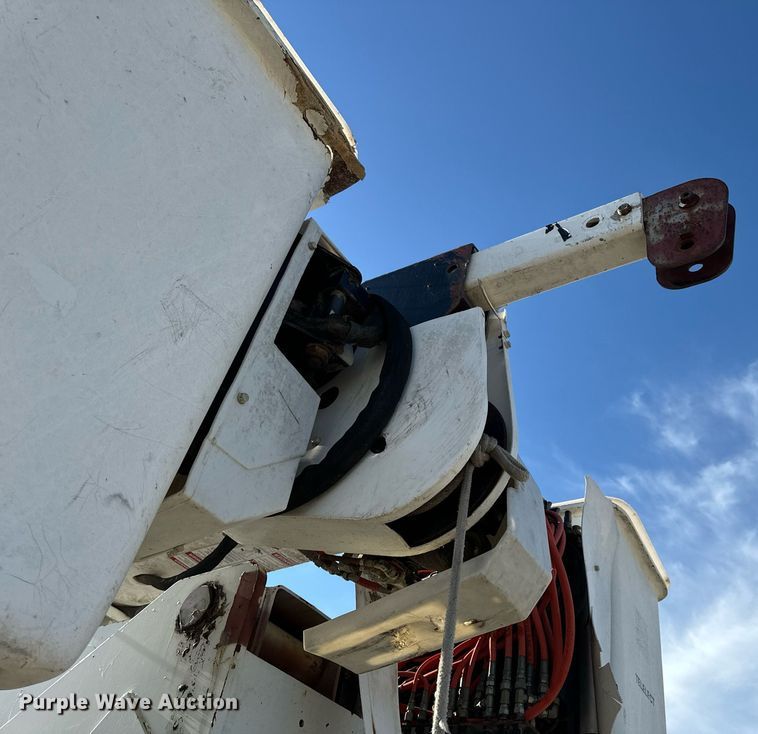 image for item EH6708 2000 International 4700 bucket truck