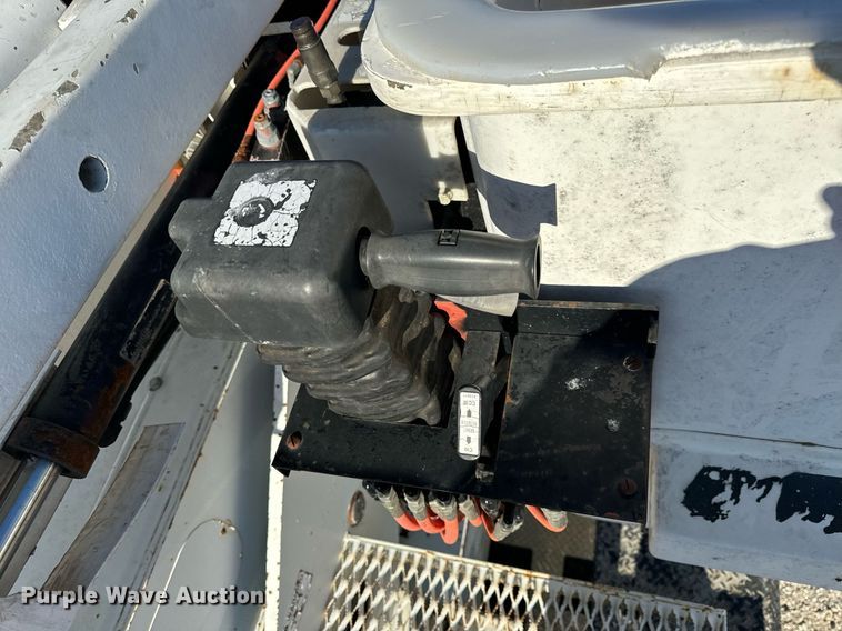 image for item EH6708 2000 International 4700 bucket truck