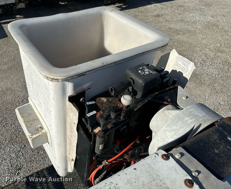 image for item EH6708 2000 International 4700 bucket truck