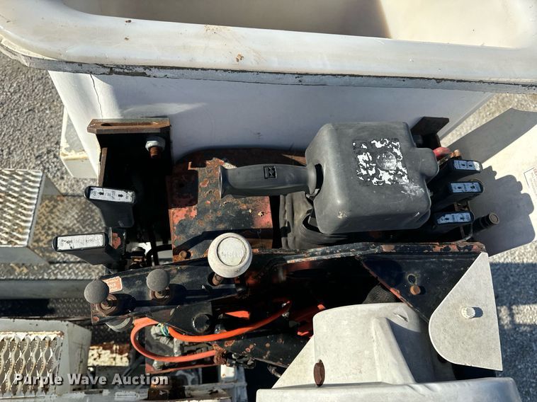 image for item EH6708 2000 International 4700 bucket truck