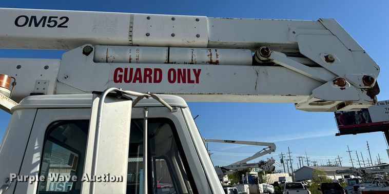 image for item EH6708 2000 International 4700 bucket truck