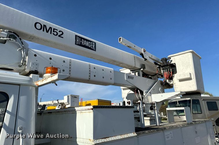 image for item EH6708 2000 International 4700 bucket truck