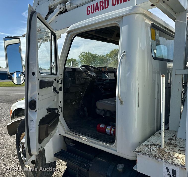 image for item EH6708 2000 International 4700 bucket truck