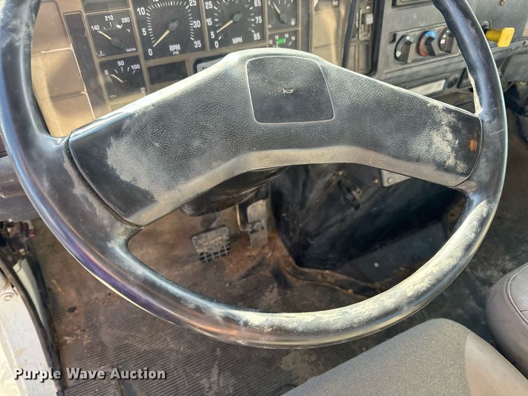 image for item EH6708 2000 International 4700 bucket truck