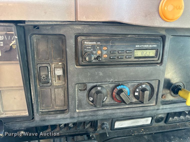 image for item EH6708 2000 International 4700 bucket truck
