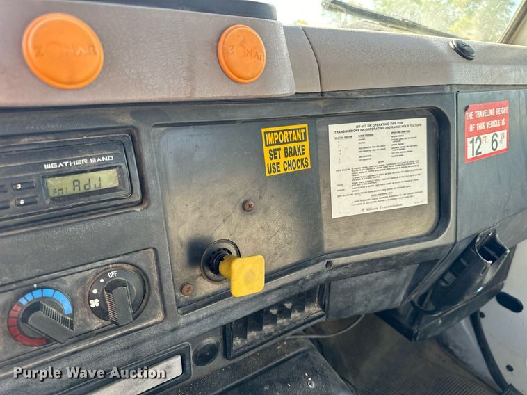 image for item EH6708 2000 International 4700 bucket truck