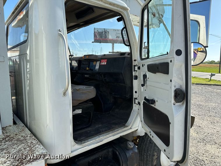 image for item EH6708 2000 International 4700 bucket truck