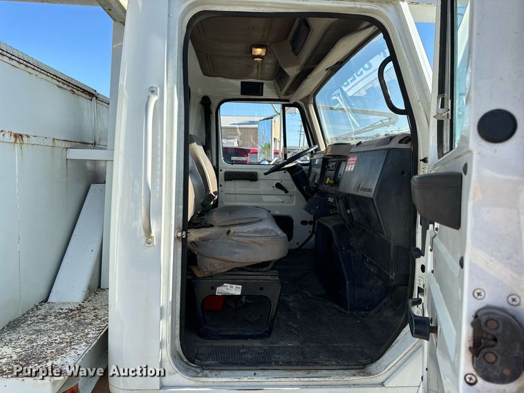 image for item EH6708 2000 International 4700 bucket truck