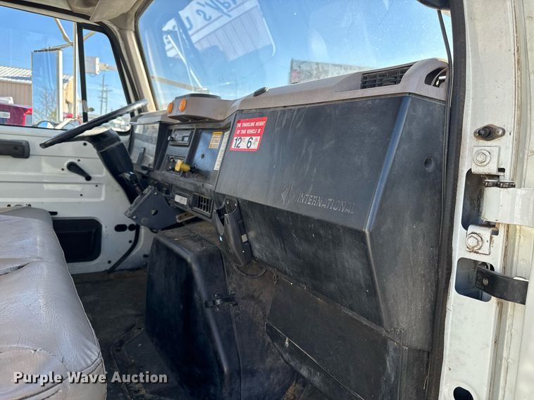 image for item EH6708 2000 International 4700 bucket truck