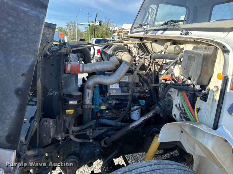 image for item EH6708 2000 International 4700 bucket truck