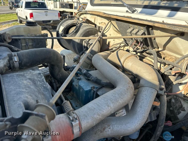 image for item EH6708 2000 International 4700 bucket truck