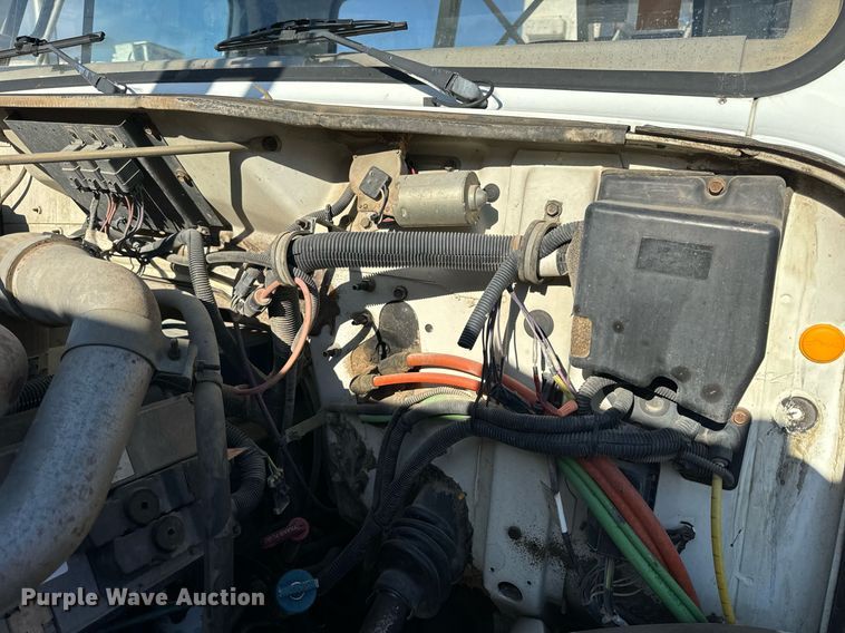 image for item EH6708 2000 International 4700 bucket truck