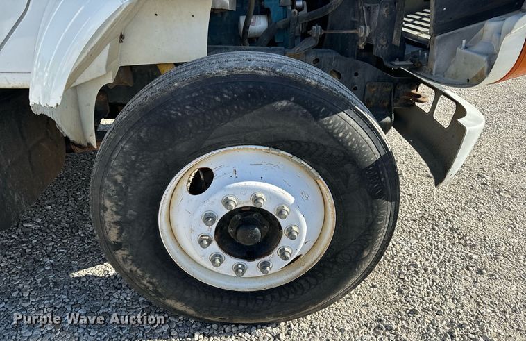 image for item EH6708 2000 International 4700 bucket truck