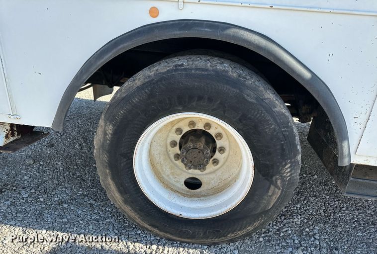 image for item EH6708 2000 International 4700 bucket truck