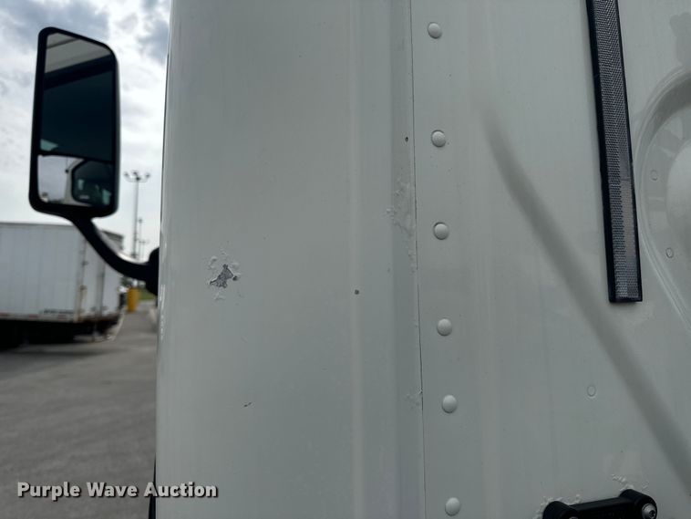 image for item EH6726 2015 Freightliner Cascadia semi truck