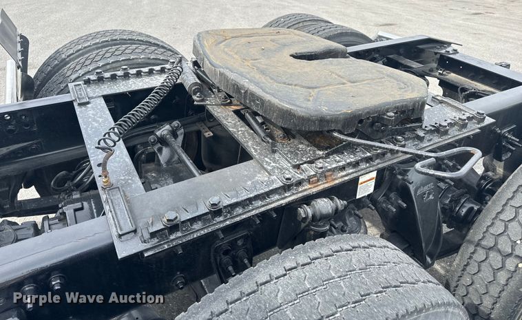 image for item EH6726 2015 Freightliner Cascadia semi truck