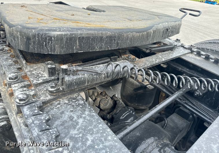 image for item EH6726 2015 Freightliner Cascadia semi truck