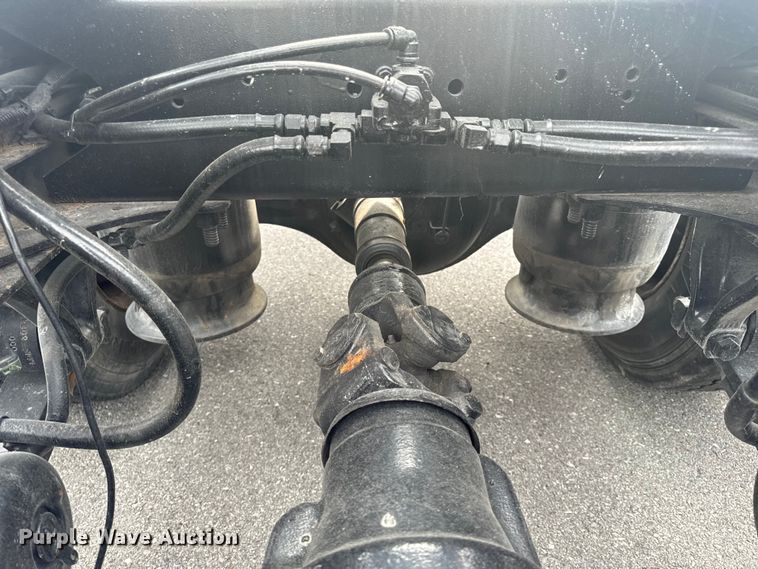 image for item EH6726 2015 Freightliner Cascadia semi truck