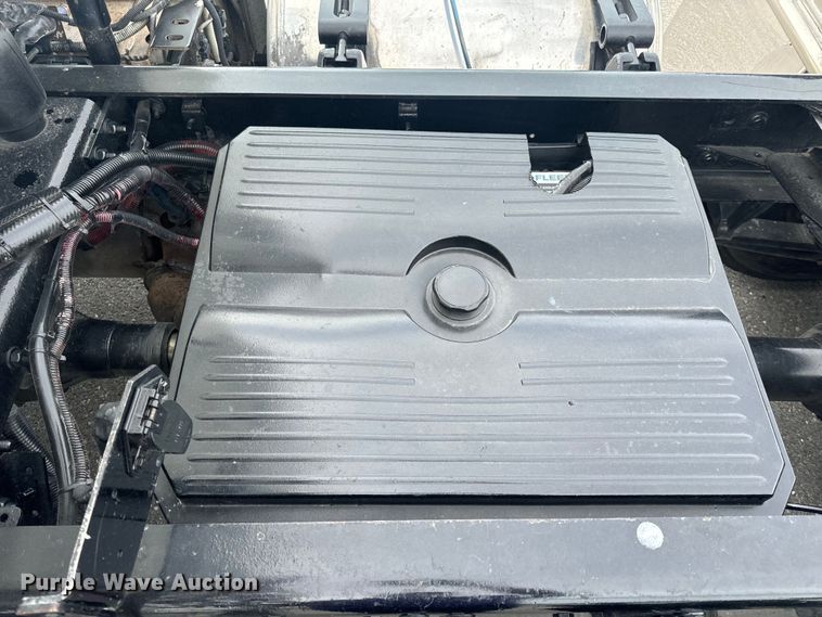 image for item EH6726 2015 Freightliner Cascadia semi truck