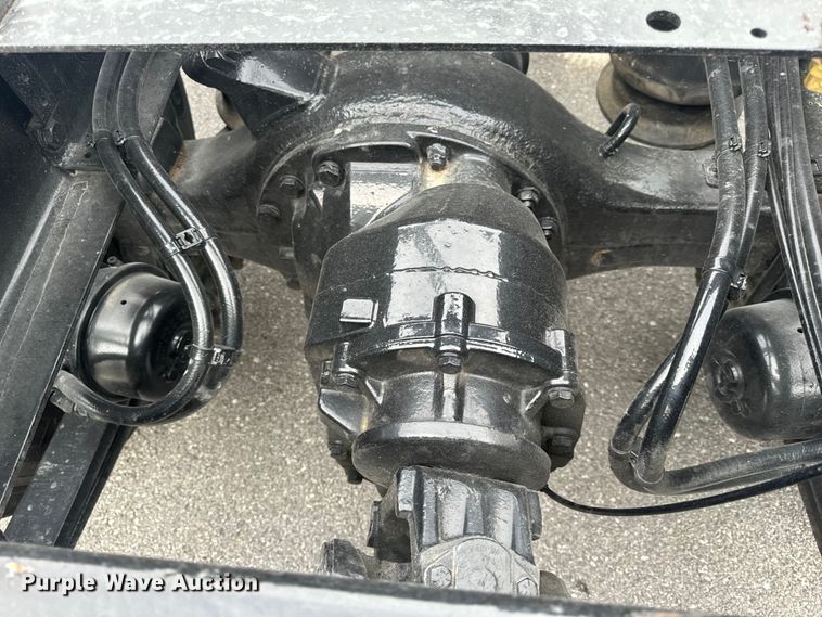 image for item EH6726 2015 Freightliner Cascadia semi truck