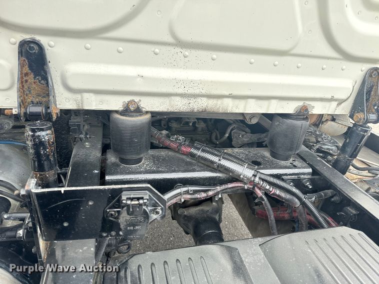 image for item EH6726 2015 Freightliner Cascadia semi truck