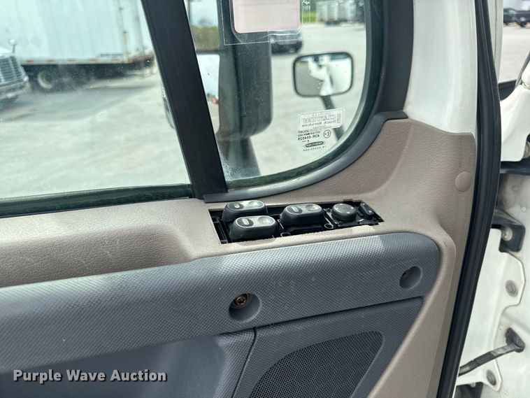 image for item EH6726 2015 Freightliner Cascadia semi truck