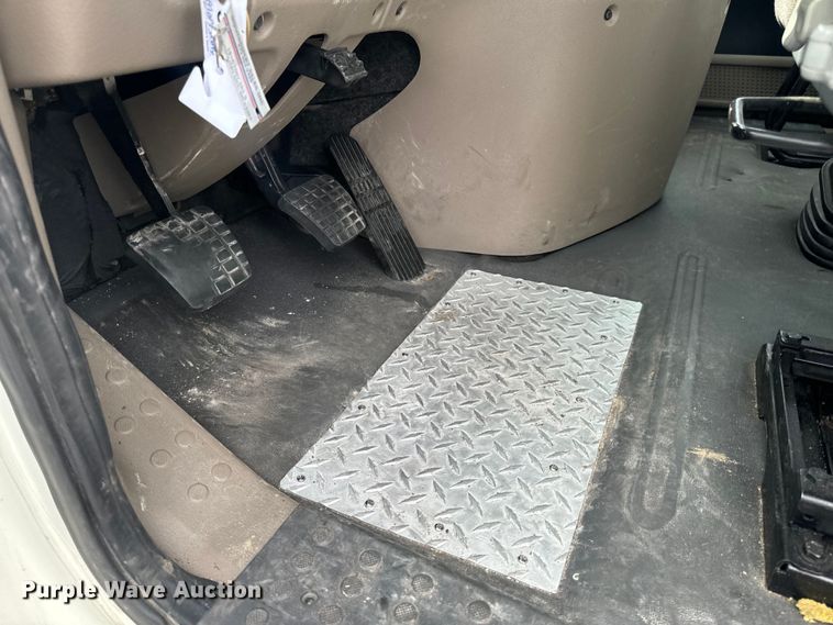 image for item EH6726 2015 Freightliner Cascadia semi truck