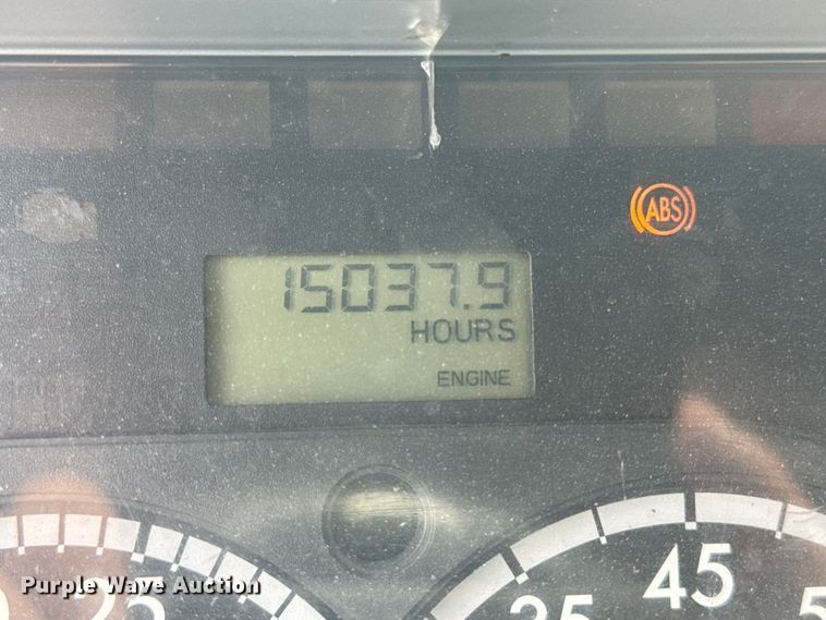 image for item EH6726 2015 Freightliner Cascadia semi truck