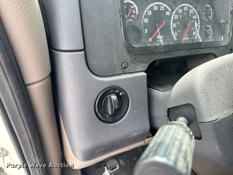 image for item EH6726 2015 Freightliner Cascadia semi truck