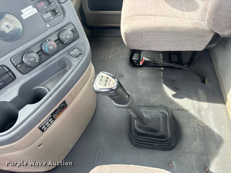 image for item EH6726 2015 Freightliner Cascadia semi truck