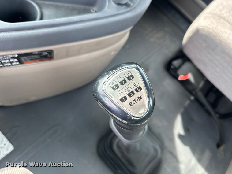 image for item EH6726 2015 Freightliner Cascadia semi truck