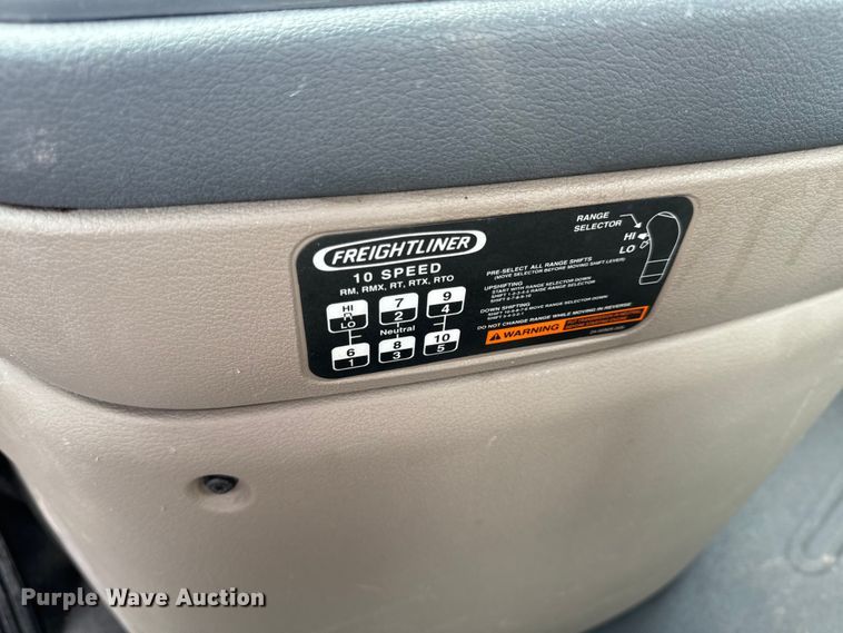 image for item EH6726 2015 Freightliner Cascadia semi truck