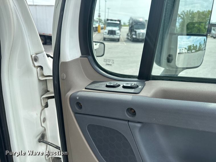 image for item EH6726 2015 Freightliner Cascadia semi truck