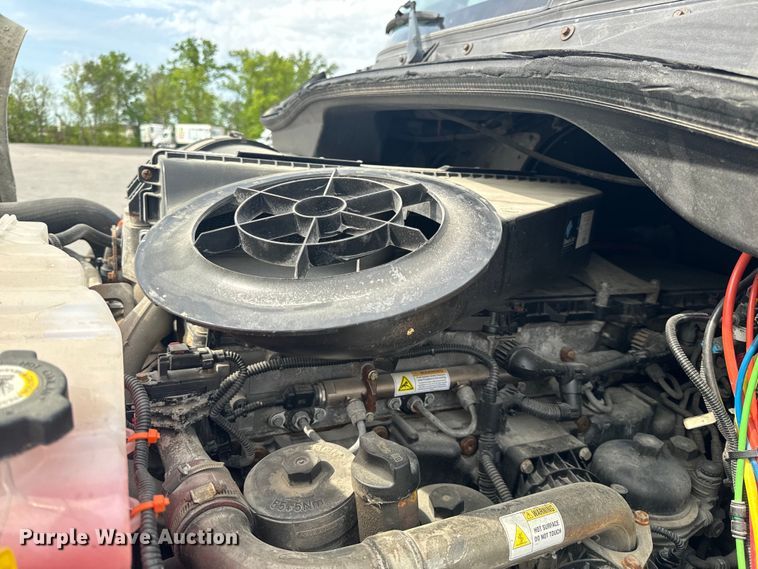 image for item EH6726 2015 Freightliner Cascadia semi truck