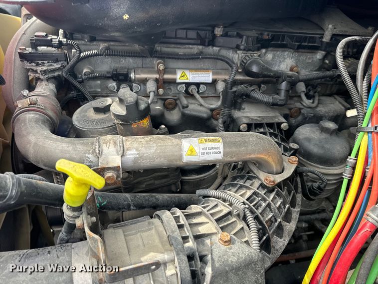 image for item EH6726 2015 Freightliner Cascadia semi truck