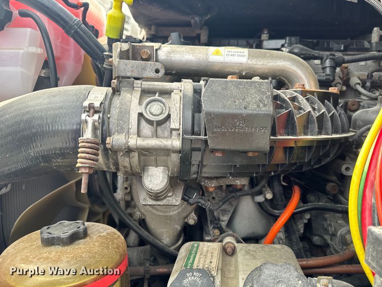 image for item EH6726 2015 Freightliner Cascadia semi truck