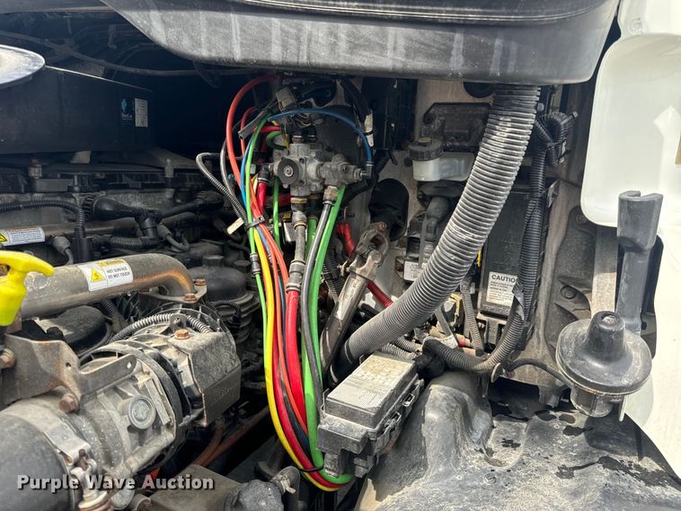 image for item EH6726 2015 Freightliner Cascadia semi truck