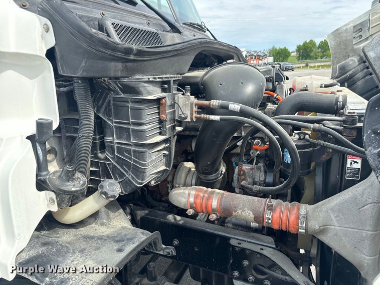 image for item EH6726 2015 Freightliner Cascadia semi truck