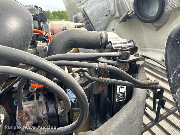 image for item EH6726 2015 Freightliner Cascadia semi truck