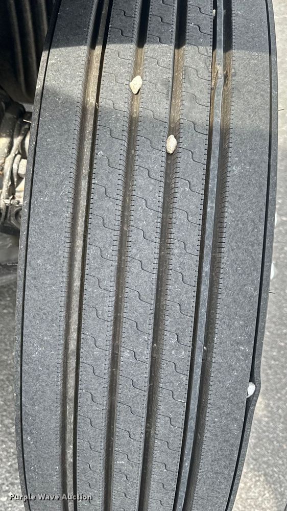 image for item EH6726 2015 Freightliner Cascadia semi truck